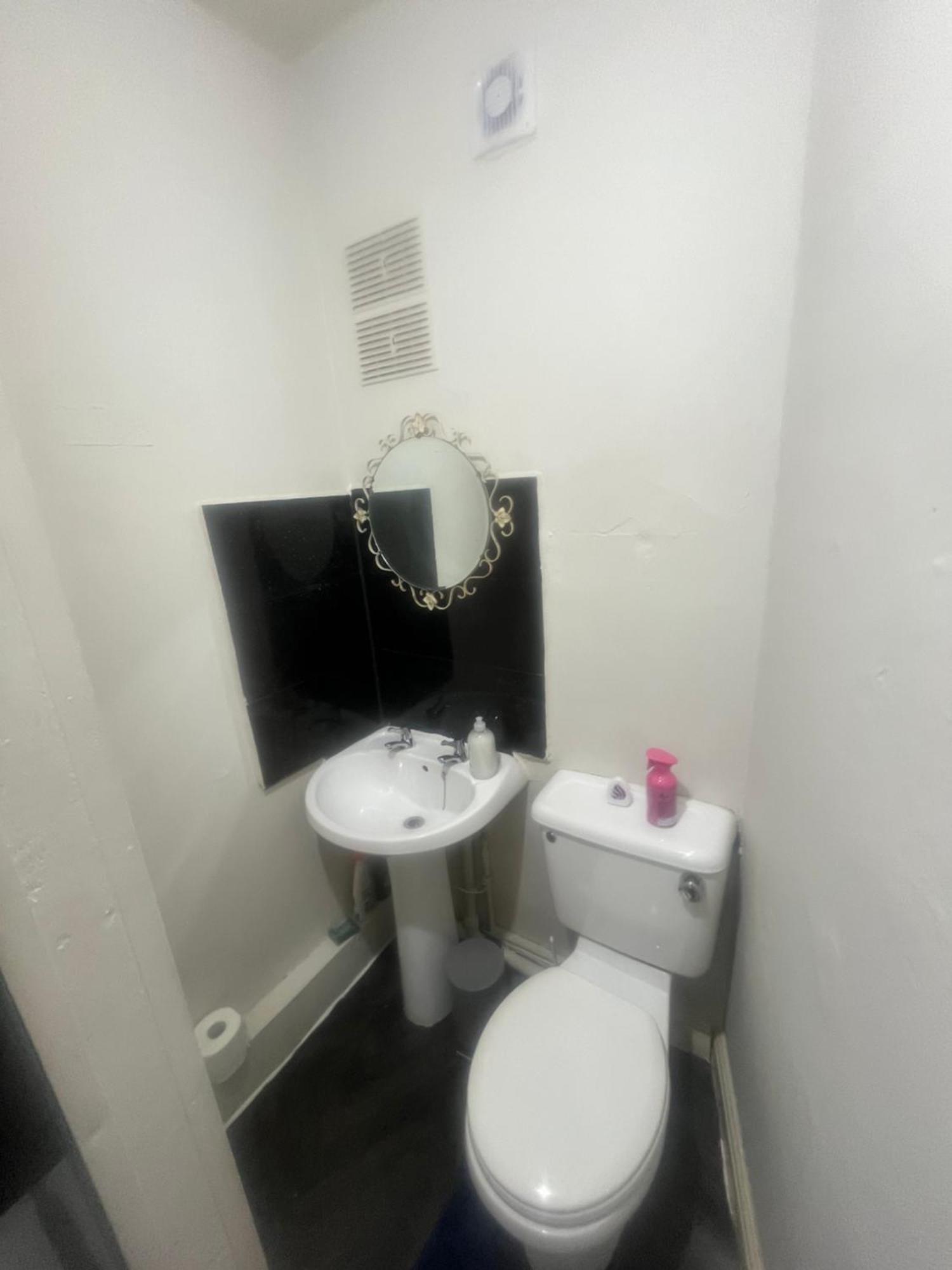 Simple Inn Wakefield Εξωτερικό φωτογραφία